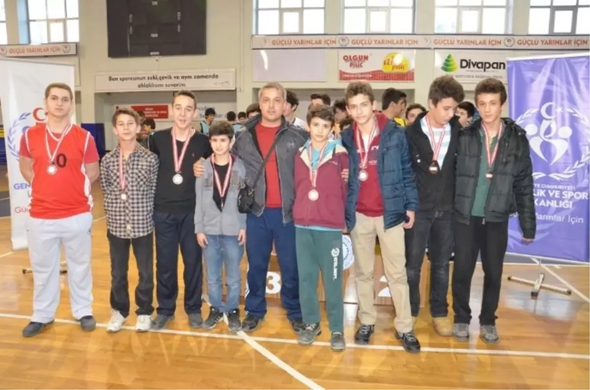 Yıldız Basketbolda Yunus Bey Koleji Şampiyon