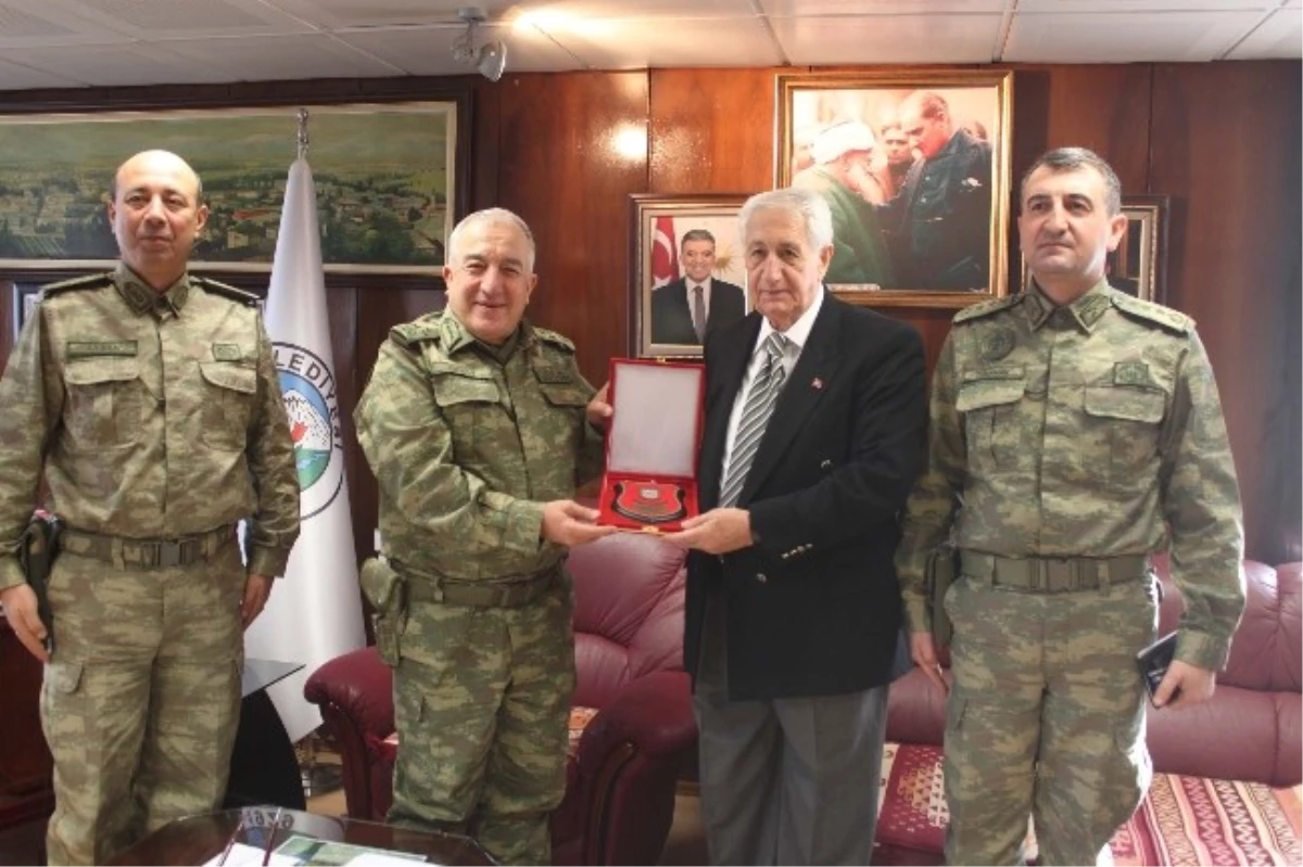 8. Kolordu Komutanı Korgeneral Akbaş Paşa\'dan Başkan Dedeye Ziyaret