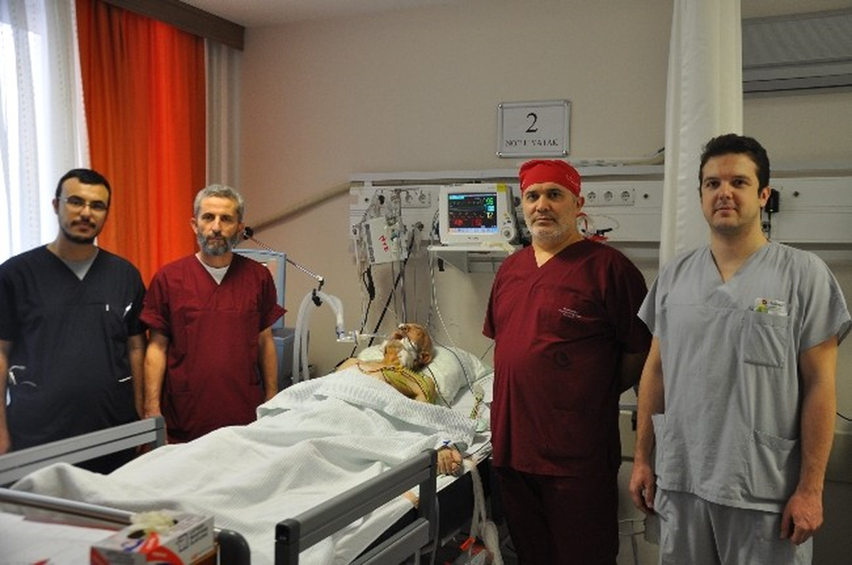 83 Yaşındaki Hastaya Yemek Borusu Ameliyatı
