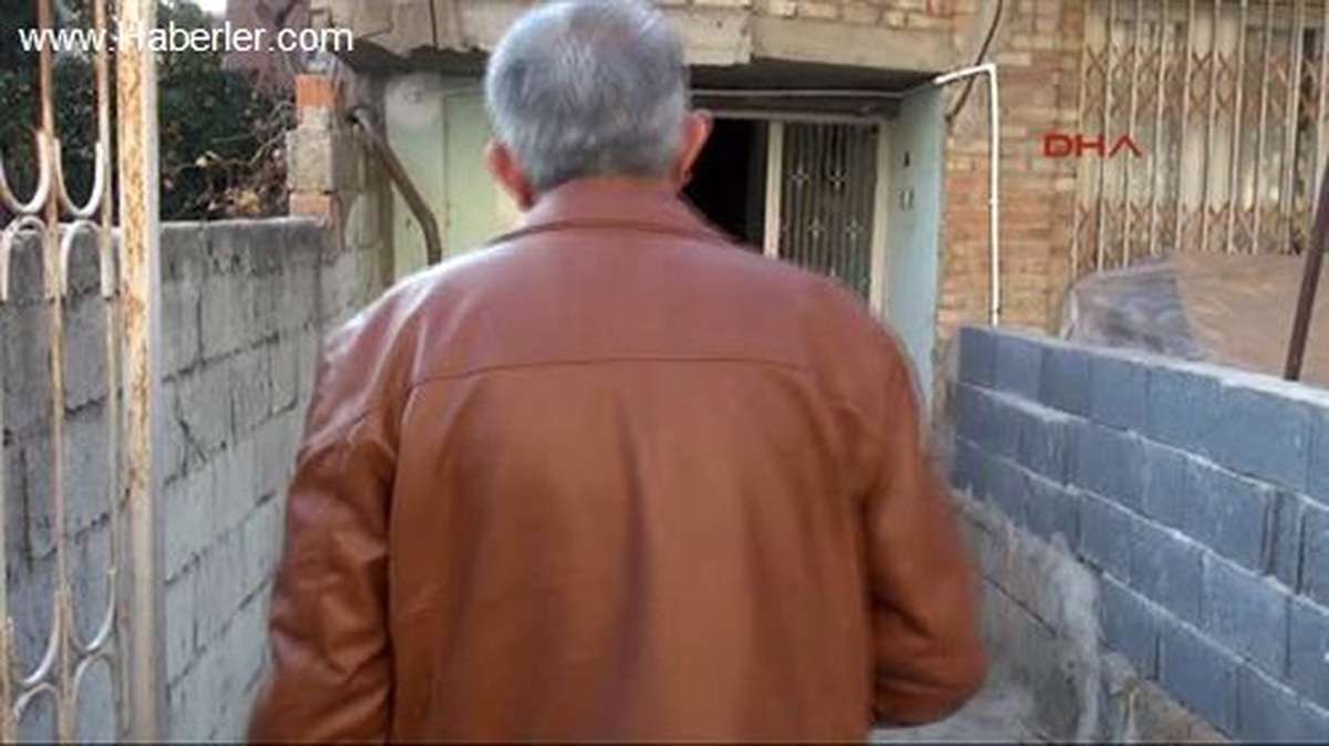 Açık Balkondan Girip Uyuyan Yaşlı Kadının Kolundaki Bileziği Gasp Etti