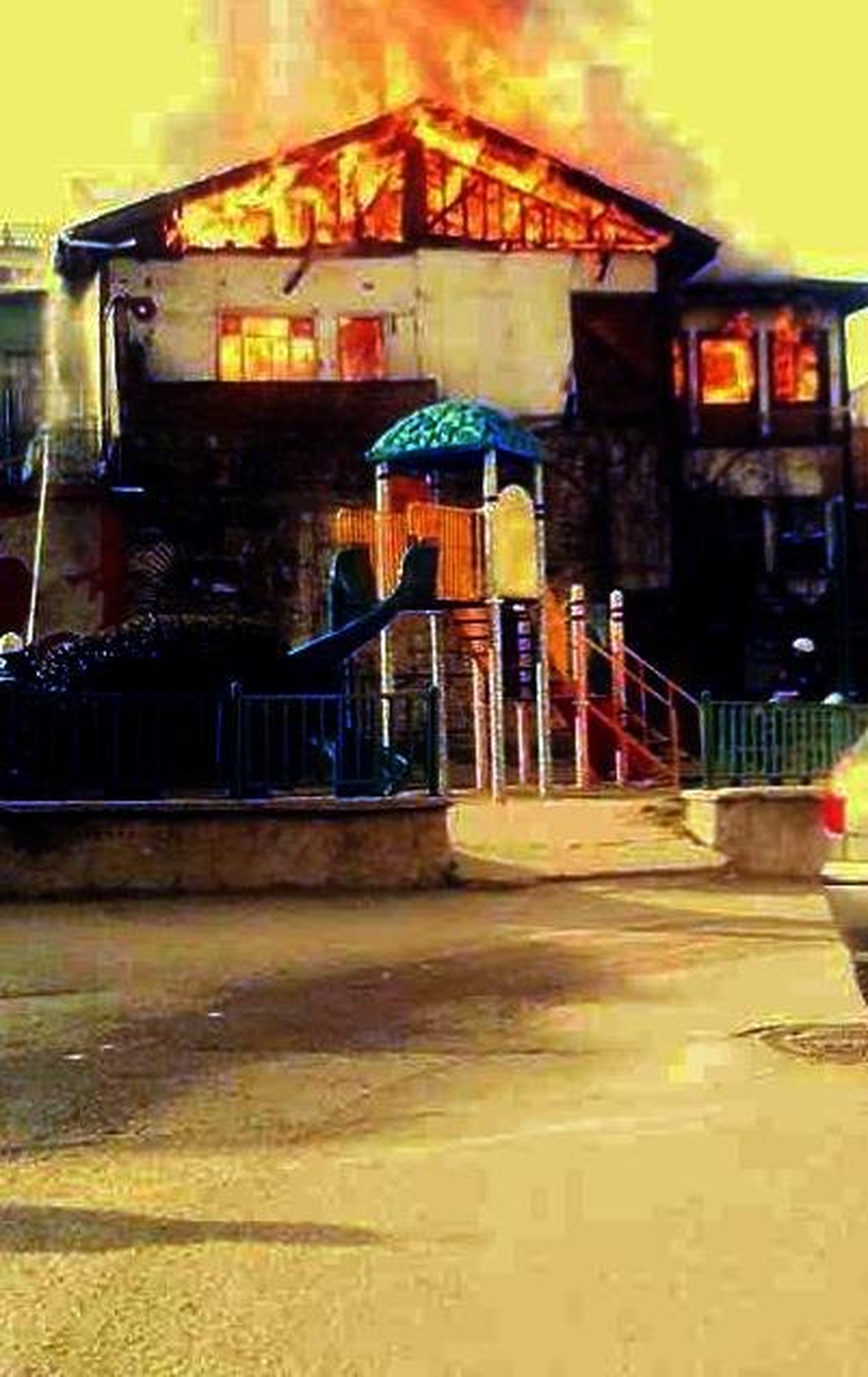 Ahşap Evde Çıkan Yangın Paniğe Neden Oldu