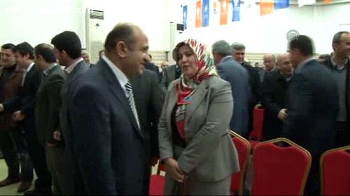 Bakan Işık: "Bu yolsuzluk operasyonuysa Halk Bankası\'nın ne işi var bunun içinde?" -
