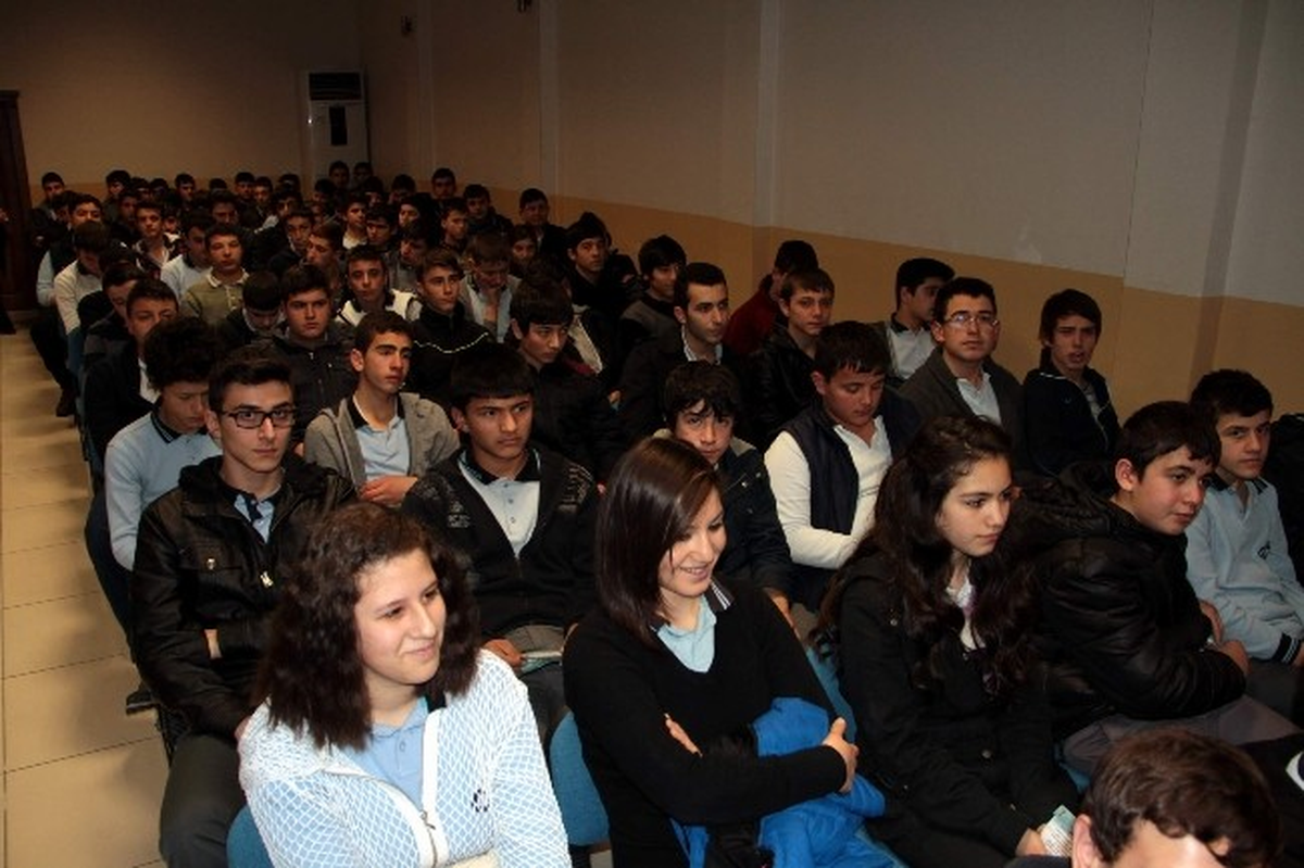 Emniyetten Öğrencilere "Sanal Dünya" Semineri