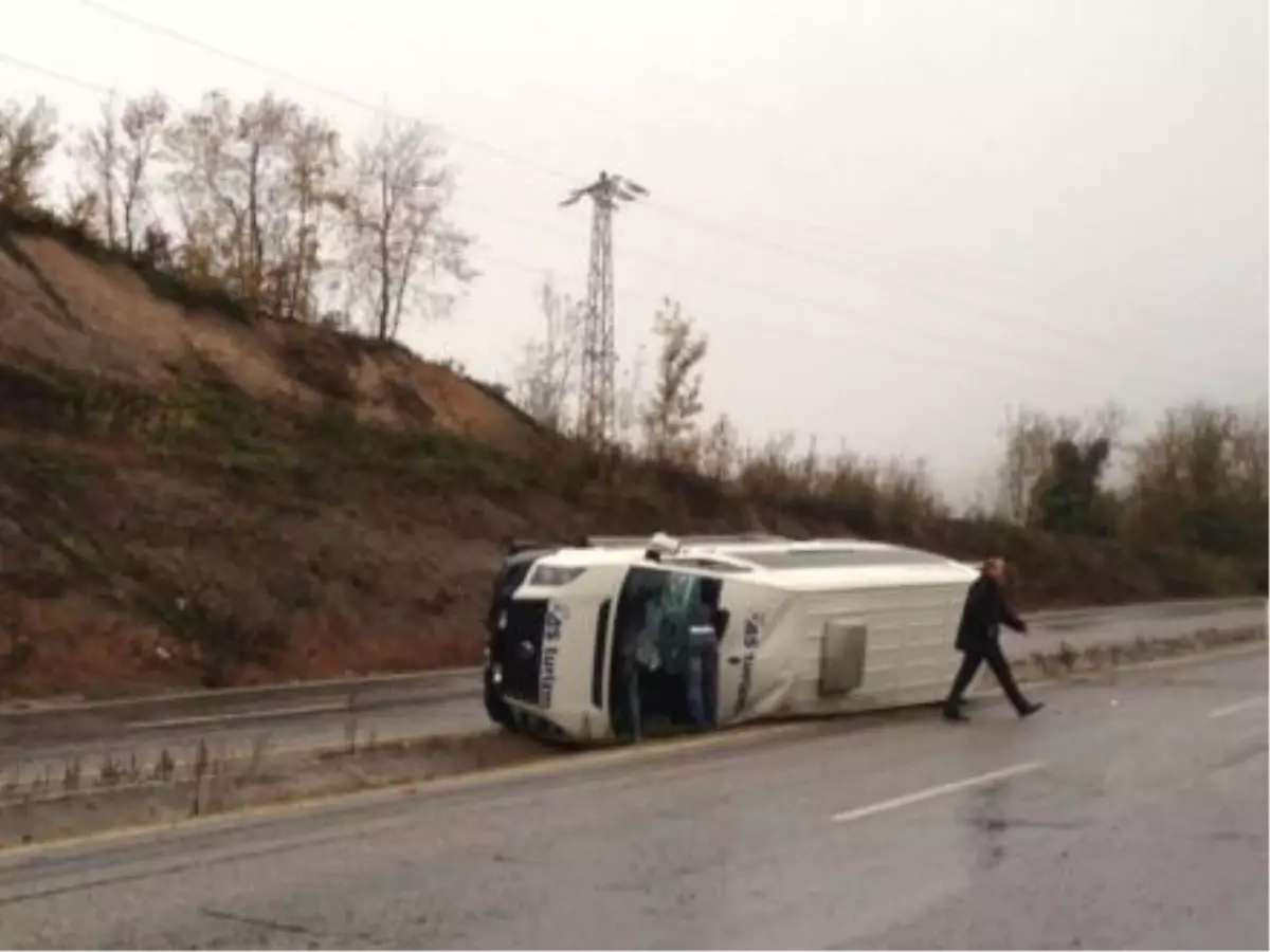 Erzurum\'da Yolcu Minibüsü Devrildi: 6 Yaralı