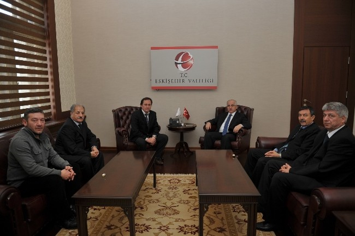 Eskişehir Amatör Spor Kulüpleri Federasyonu Üyeleri, Vali Tuna\'yı Ziyaret Etti