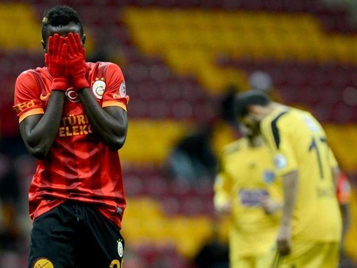 Galatasaray\'da Sakatlanan Bruma Bir Süre Yok