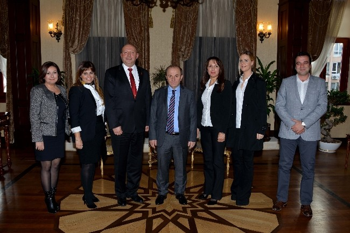 İzmirliler Derneğinden Antalya Valisi Öztürk\'e Ziyaret