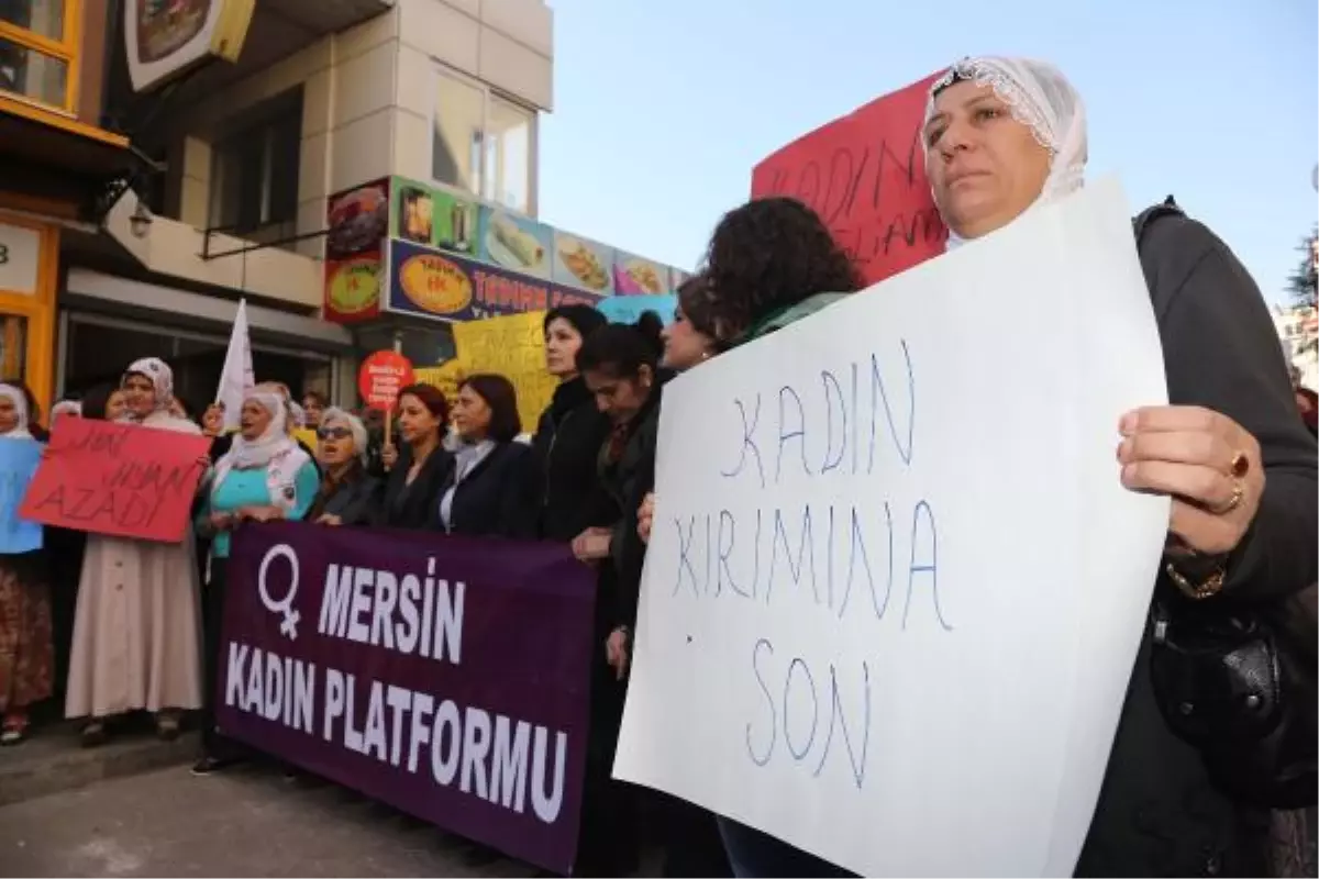 Mersin\'de Kadın Cinayetleri Protesto Edildi