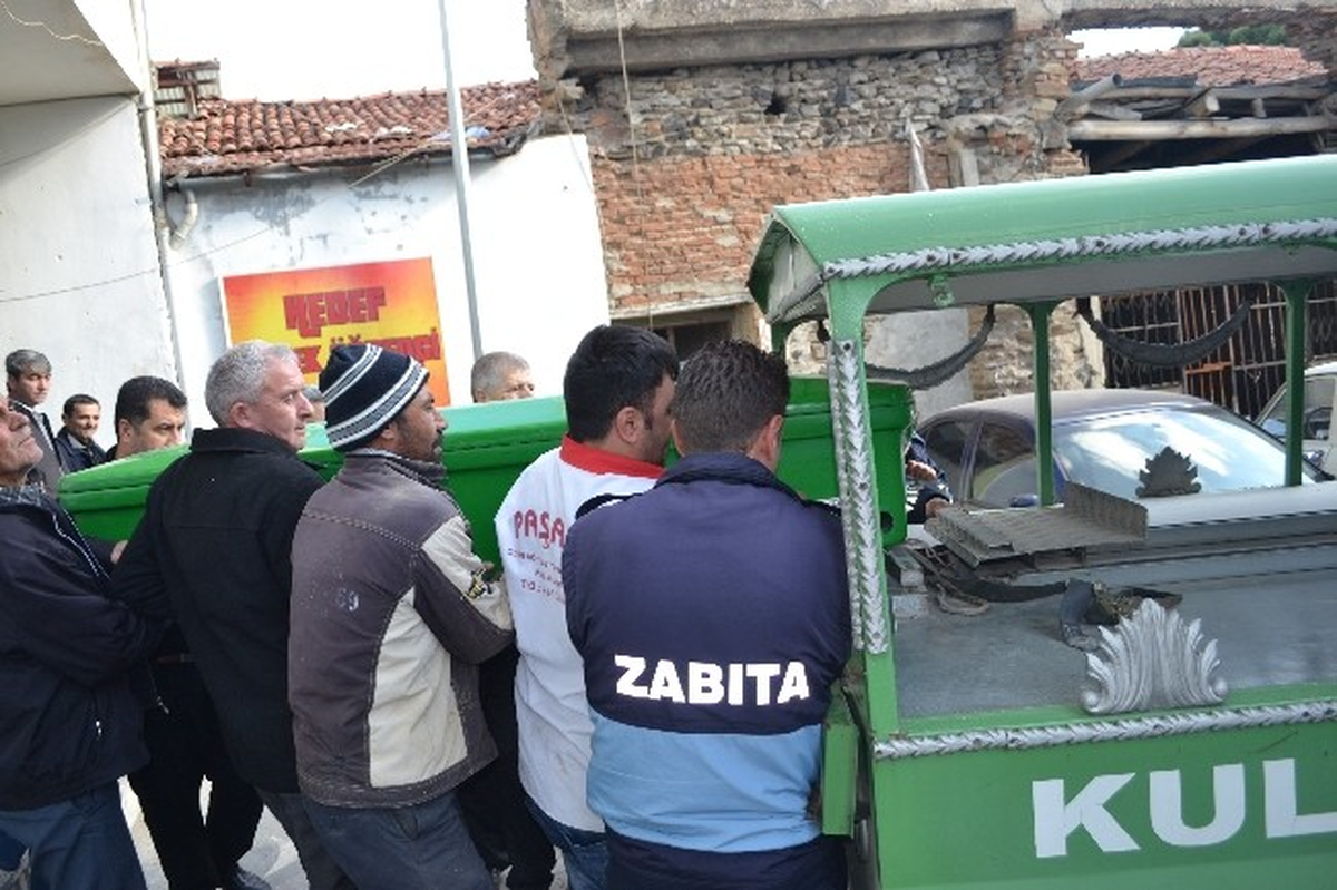 Kula\'da Bir Pasajda Yaşayan Kimsesiz Şahıs Ölü Bulundu