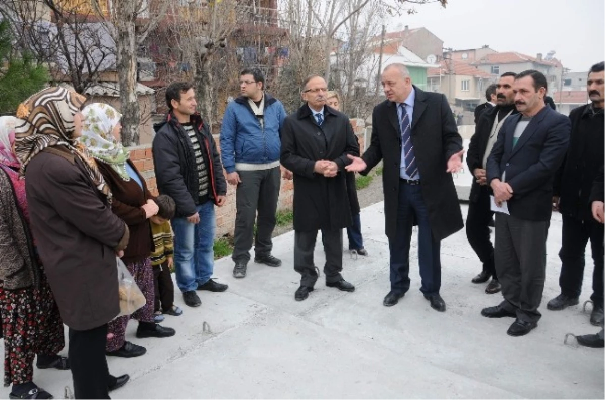 Manisa Belediyesi Atatürk Mahallesi\'nin Sorununu Çözüyor