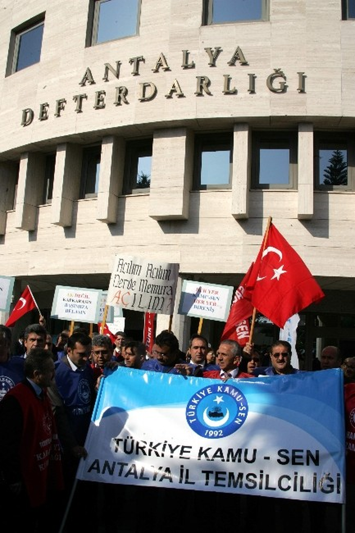 Memurlardan "Sarı Liralı" Eylem
