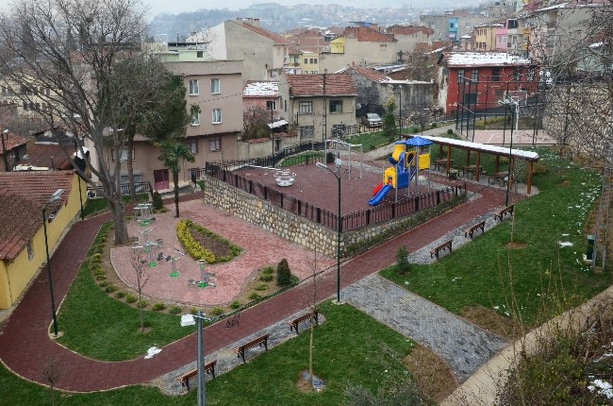 Osmangazi, Kamulaştırdığı Binaları Yıkarak İlçeye Nefes Aldırıyor