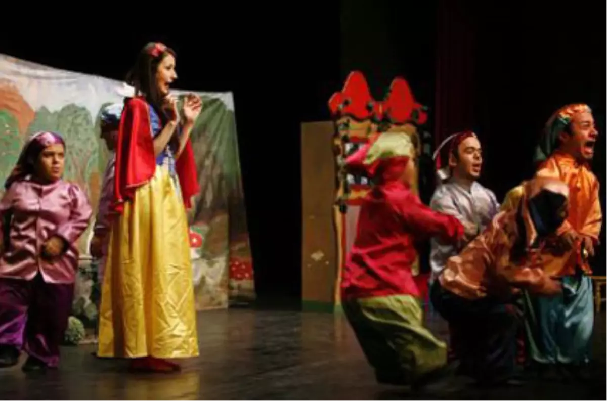 Pamuk Prenses ve Yedi Cüceler" Tiyatro Oyunu