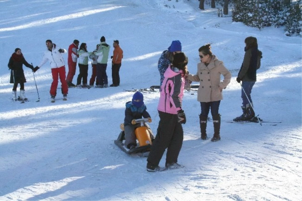 Cıbıltepe Kayak Merkezi\'nde Kar Kalınlığı 75 Santimi Buldu