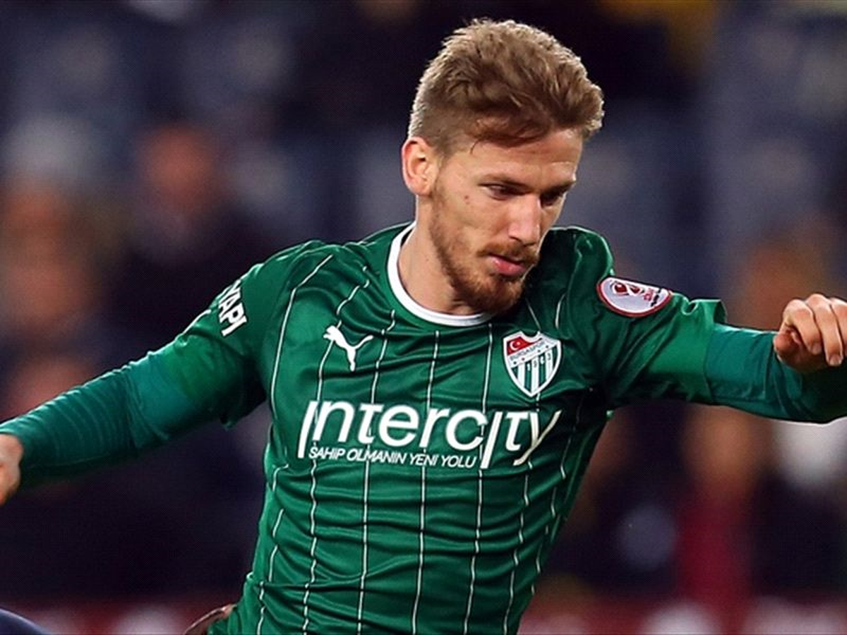 Serdar Aziz\'den Bursaspor\'a 4.5 Yıllık İmza