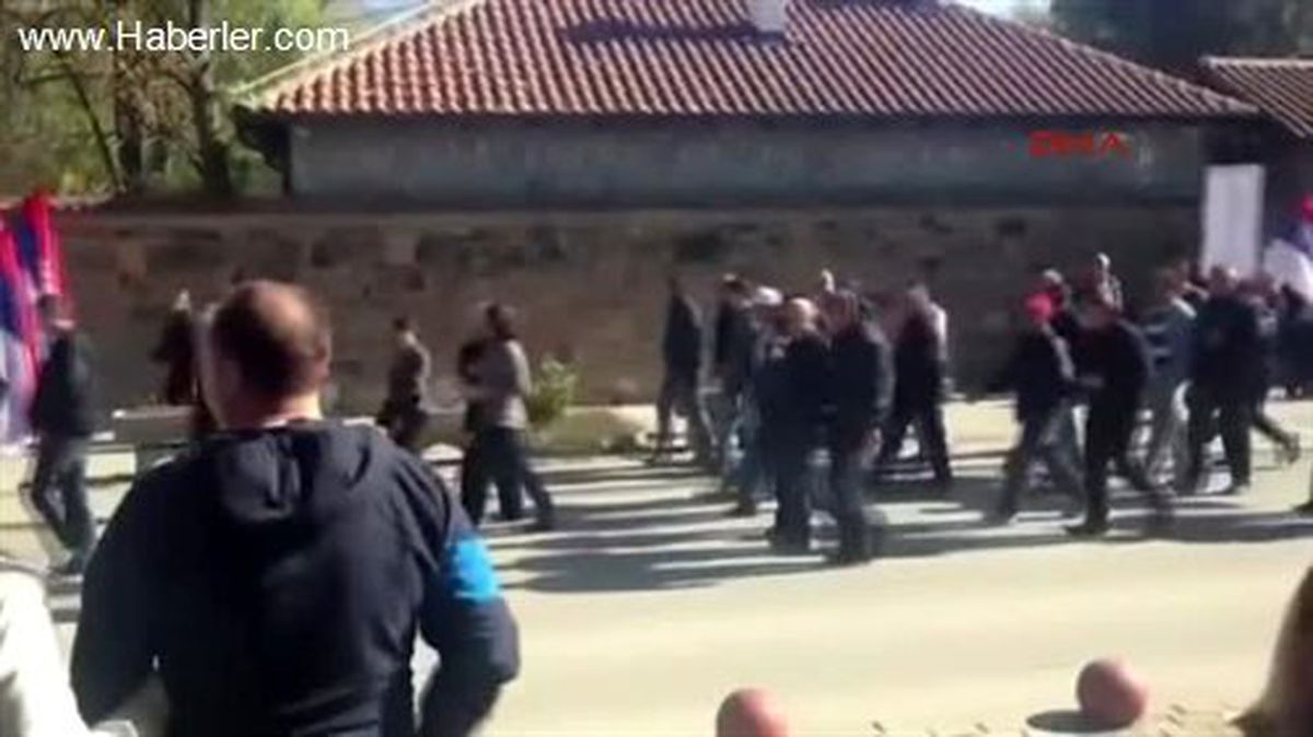 Sırbistan Başbakanı İvica Daçiç Kosova\'nın Sırp Belediyesi Garaçanica\'yı Ziyaret Etti