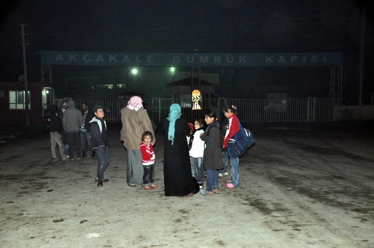 Suriyeliler Sınır Kapısından Geçiş İstedi