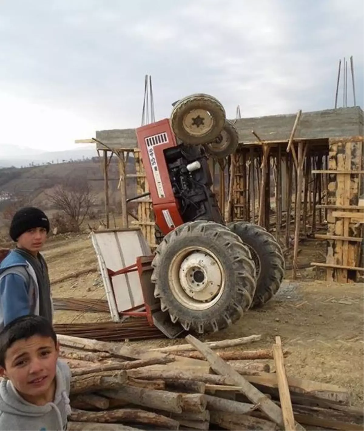 Traktör Şaha Kalktı