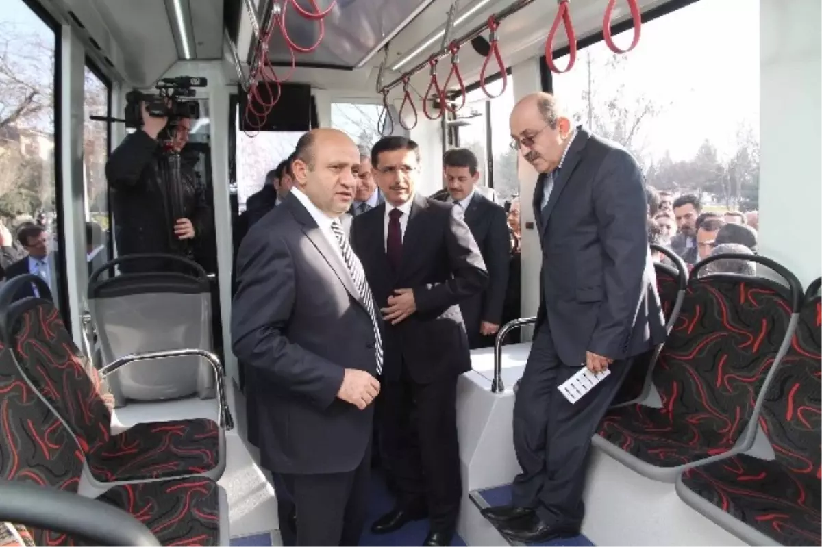 Tramvay İçin İlk Oyu Bakan Işık Verdi