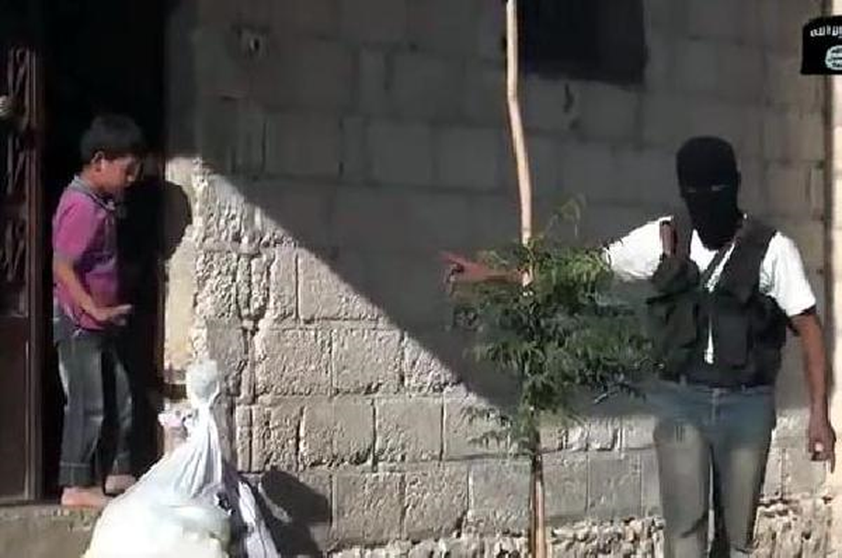 Türkiye\'den Giden Yardımı, Irak- Şam İslam Devleti Güçleri Dağıtıyor