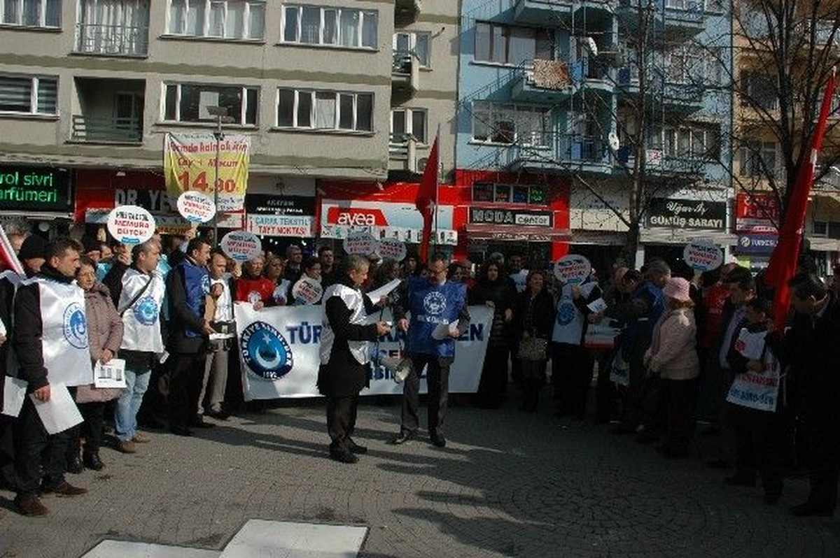 Türkiye Kamu-Sen Üyelerinden Maaş Zammı Protestosu