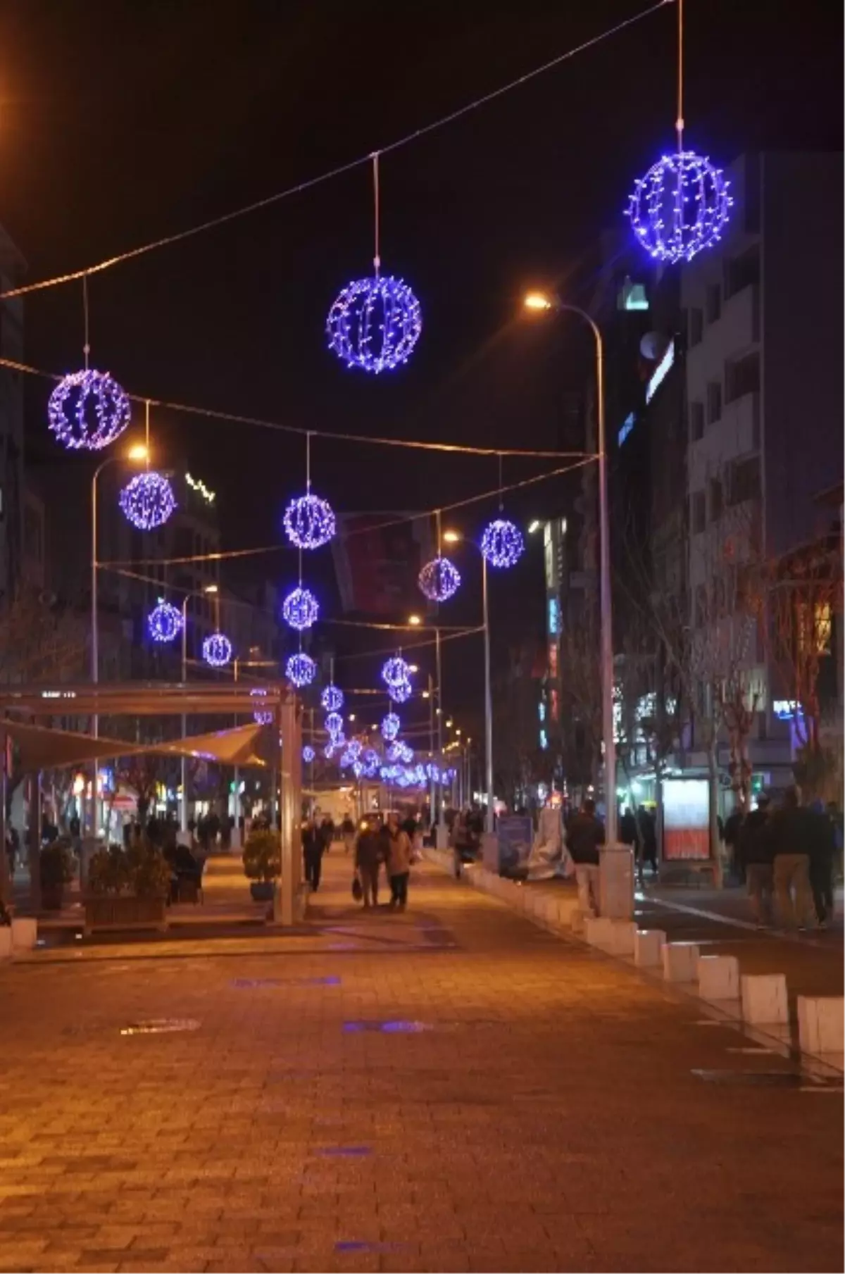 Uşak\'ta İsmetpaşa Caddesinin Yeni İmajı Beğeni Topluyor