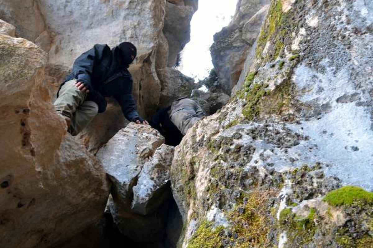 2 Mağarada PKK\'ya Ait Mühimmat Ele Geçirildi