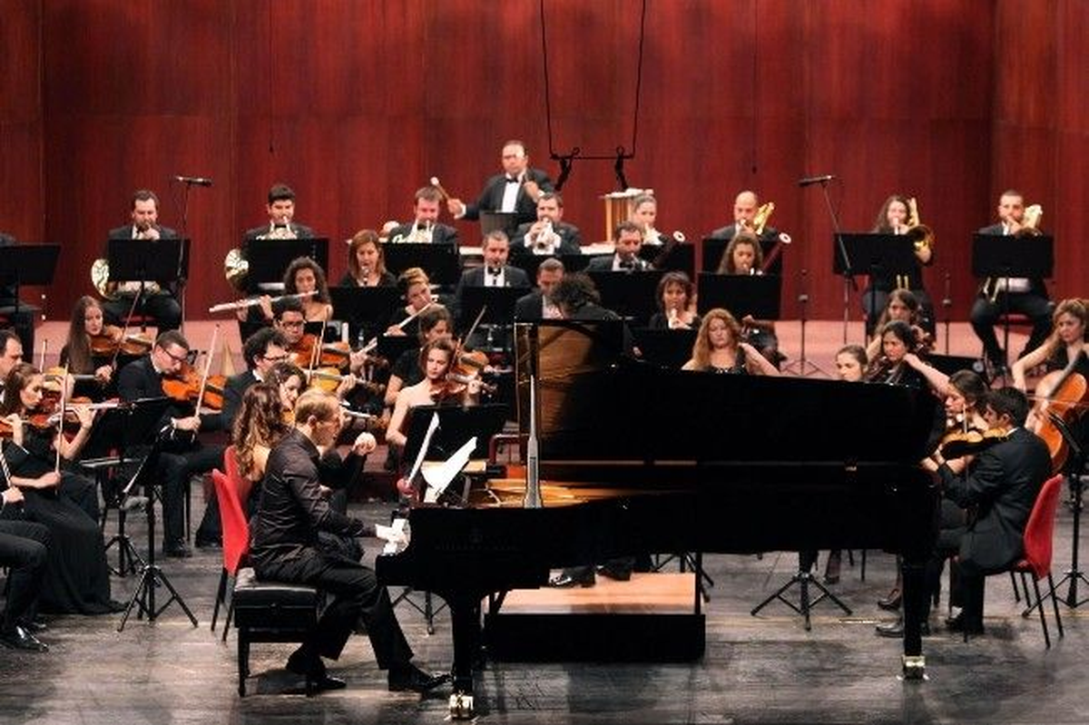 24 Kişiyle Yola Çıkan 60 Kişilik Dev Orkestra