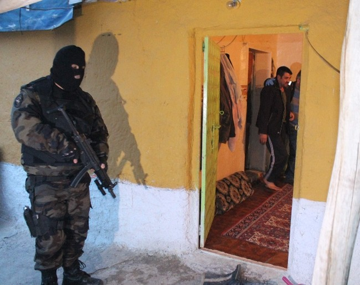 700 Polisli Baskında 51 Tutuklama