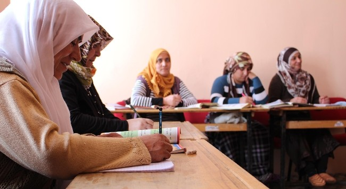 Ağrı\'da Anneler Okuma Yazma Öğreniyor