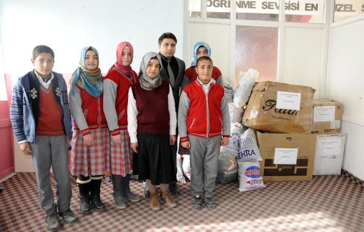 Ahlatlı Öğrencilerden Suriyeli Çocuklara Yardım