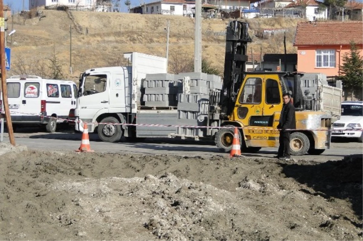 Akçay Mahallesi Karanfil Sokakta Kış Çilesi Bitiyor