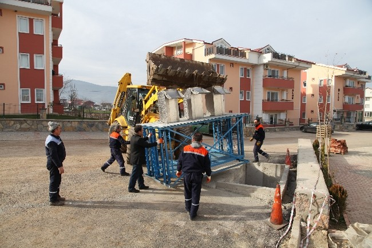 Başiskele\'de Dört Noktaya Daha Yeraltı Çöp Konteyneri Yerleştirildi