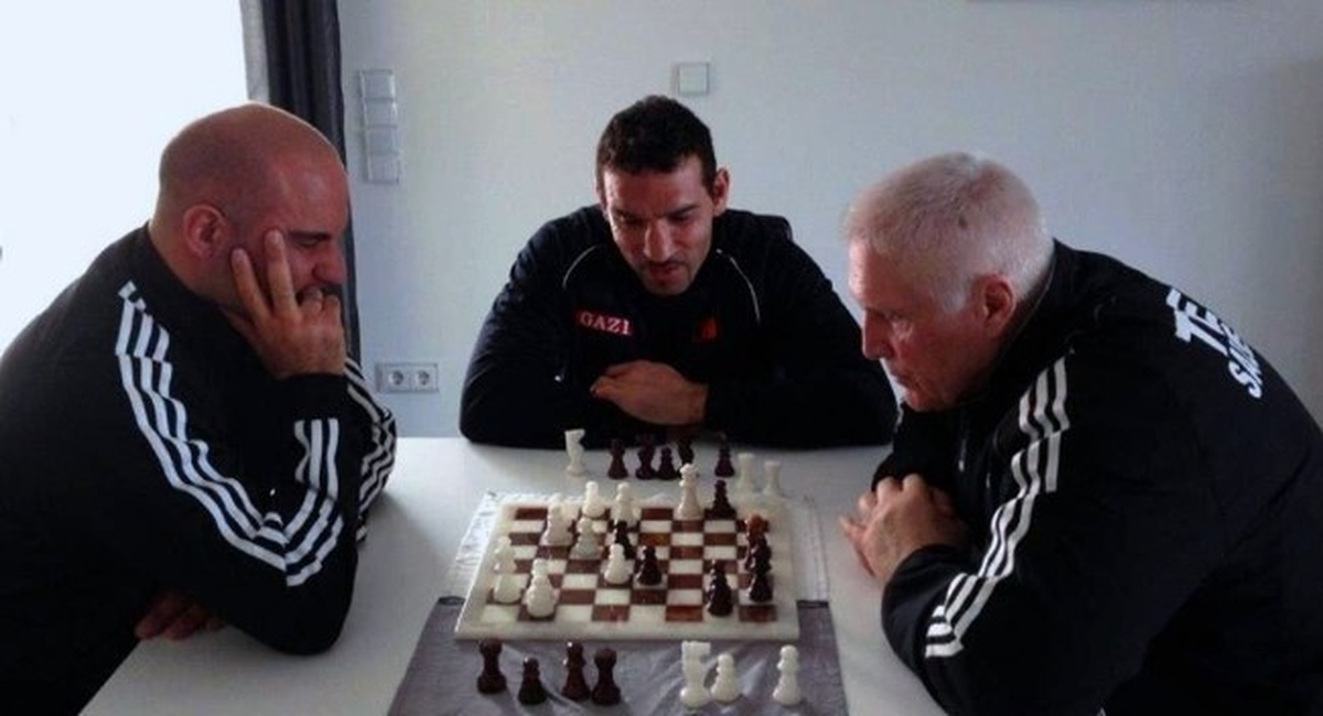 Boks Maçına Satranç ile Hazırlanıyor