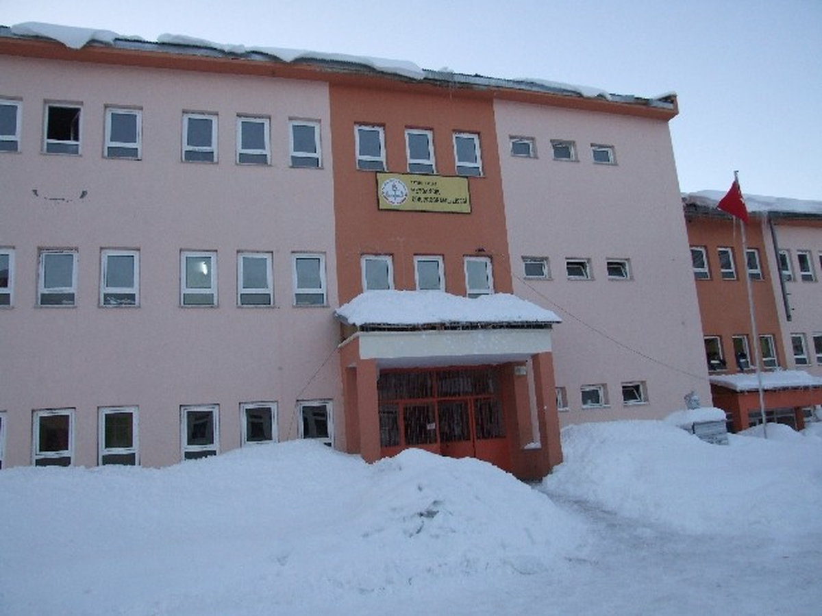 Artvin\'de 7 Dil Konuşulan Lise