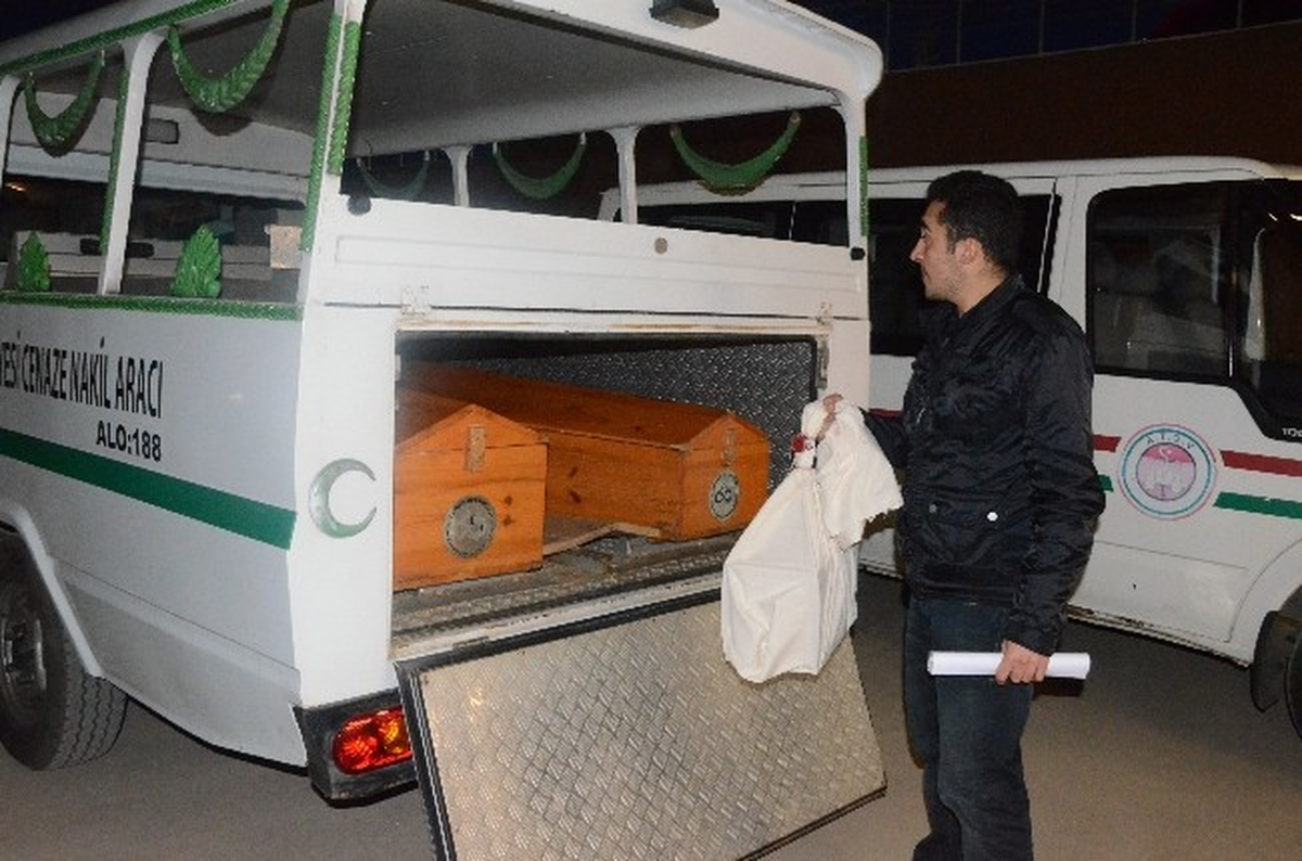 Çorlu\'da Evin Bahçesinde Bulunan Kemikler Adli Tıp Kurumu\'na Gönderildi