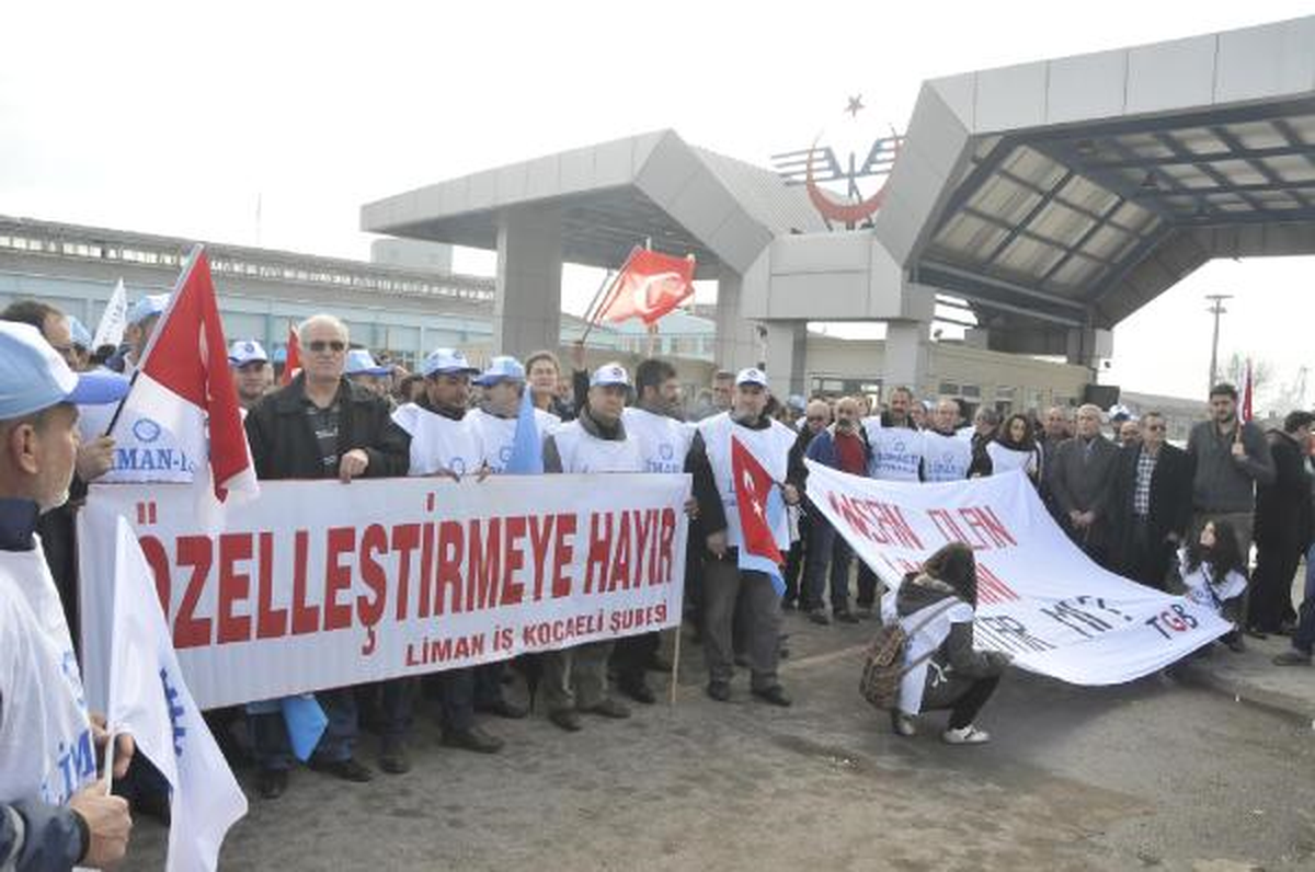 Derince Limanı\'nda Özelleştirme Protestosu