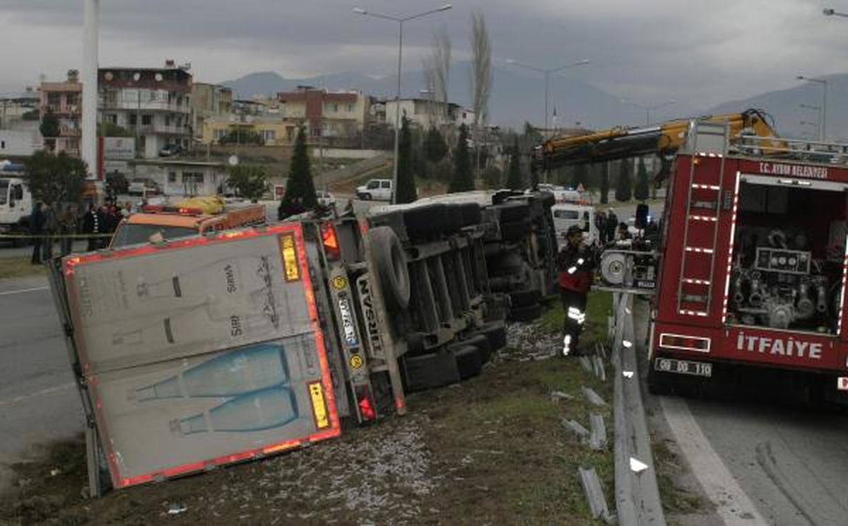 Devrilen Tır\'ın Sürücüsü Yaralandı