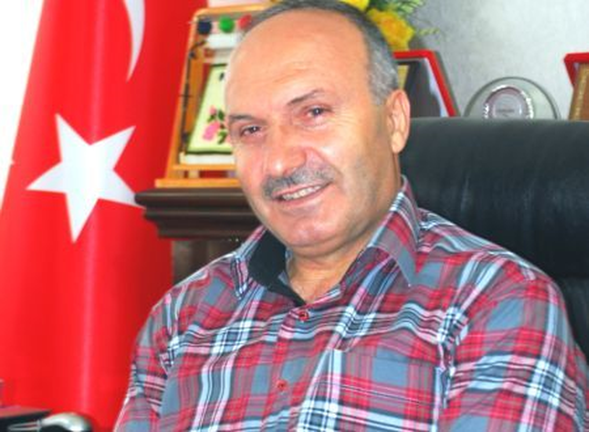 Ensar Vakfından, Korkmaz\'a Plaket