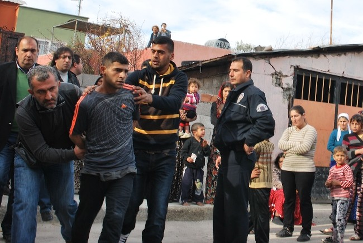 Eşini Dövüp Kendini Tuvalete Kilitledi