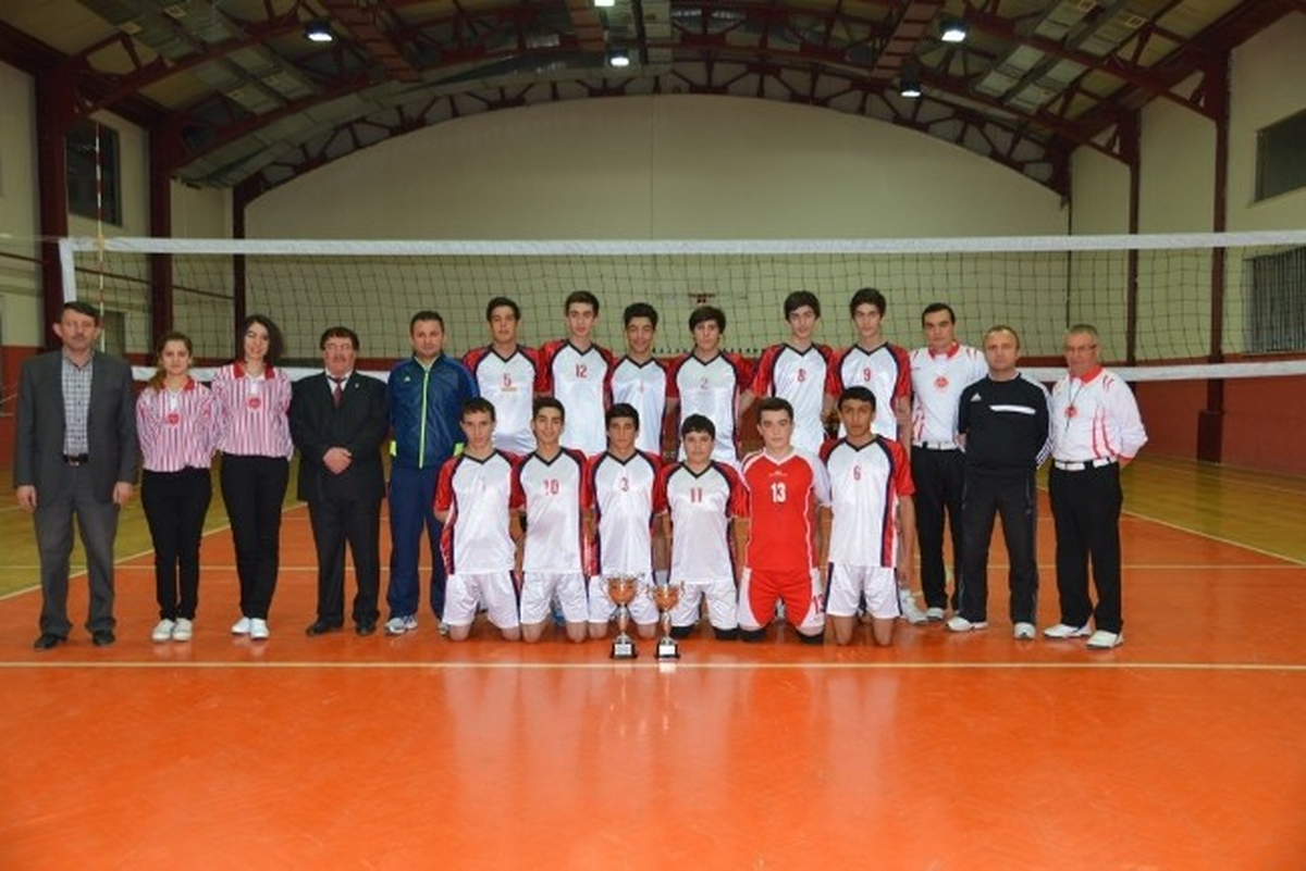 Genç Erkekler Voleybol İl Birinciliği Müsabakalarında Melikgazi Fırtınası