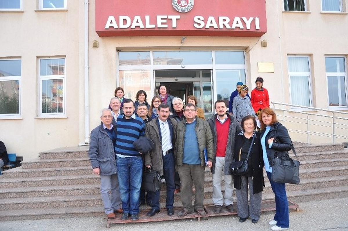 Gezi\' Olaylarında Başbakan Erdoğan\'a Hakaret Afişini Asan Tgb\'lilere Beraat