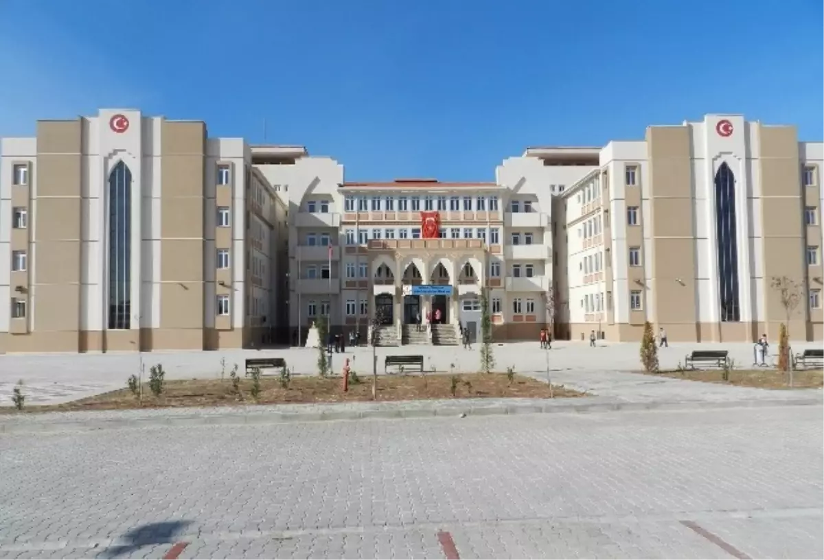 Gezi Şehidi Mustafa Sarı\'nın İsmi İlkokula Verildi