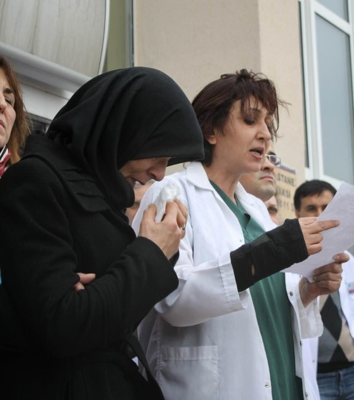 Hastane Çalışanları Şiddete Tepki Gösterdi