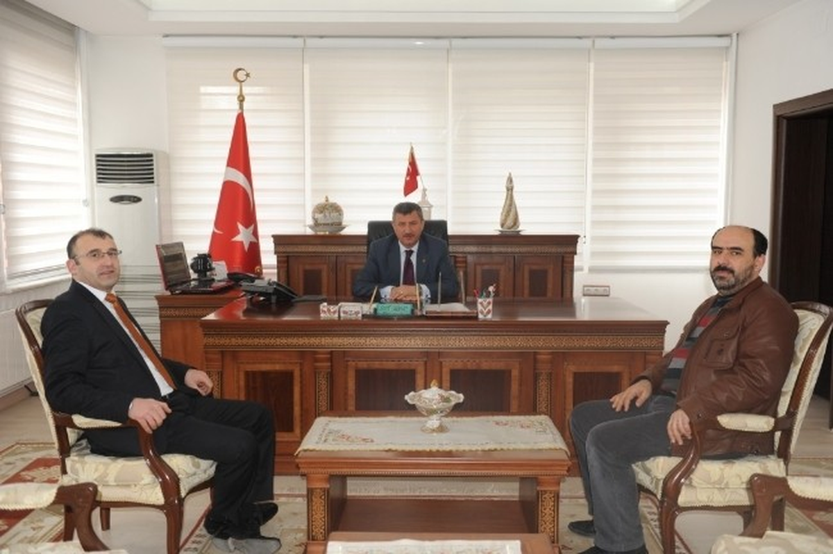 Hayırlı Hizmetler Vakfı Başkanı Vali\'yi Ziyaret Etti