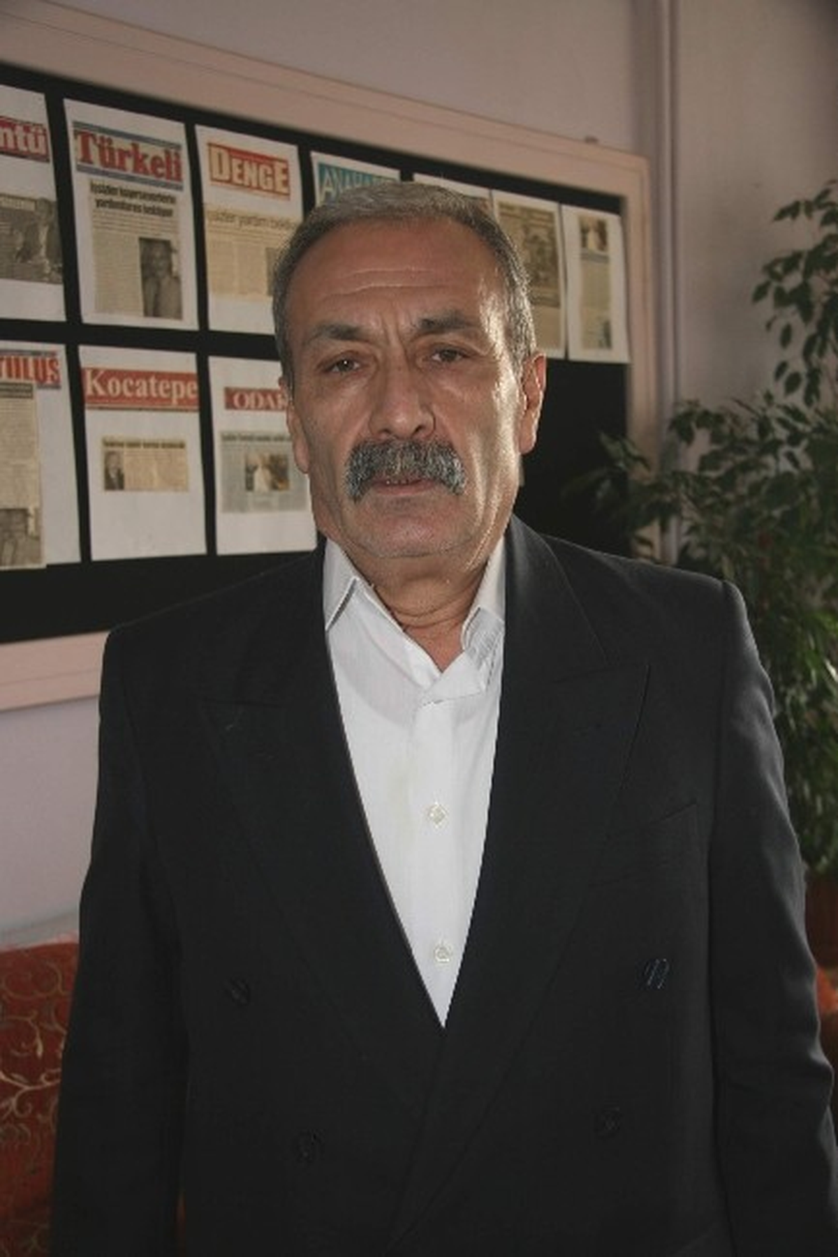 İşsizler Derneği\'nden 93 Aileye 93 Ton Kömür Yardımı