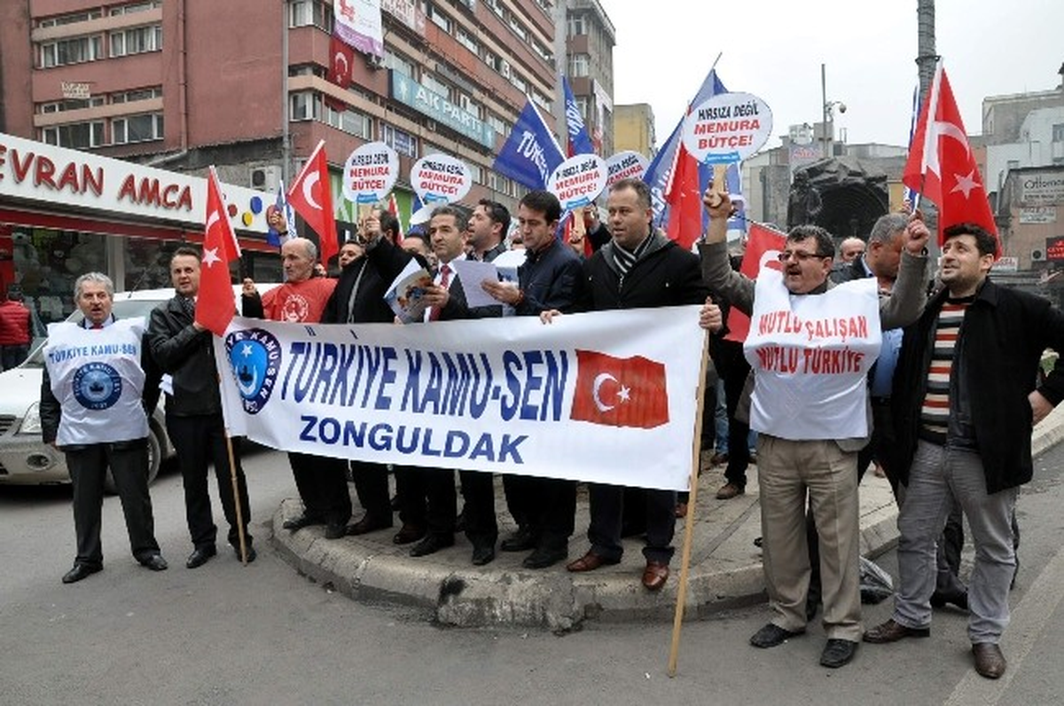 Kamu-Sen Memur Maaş Artışlarını Protesto Etti