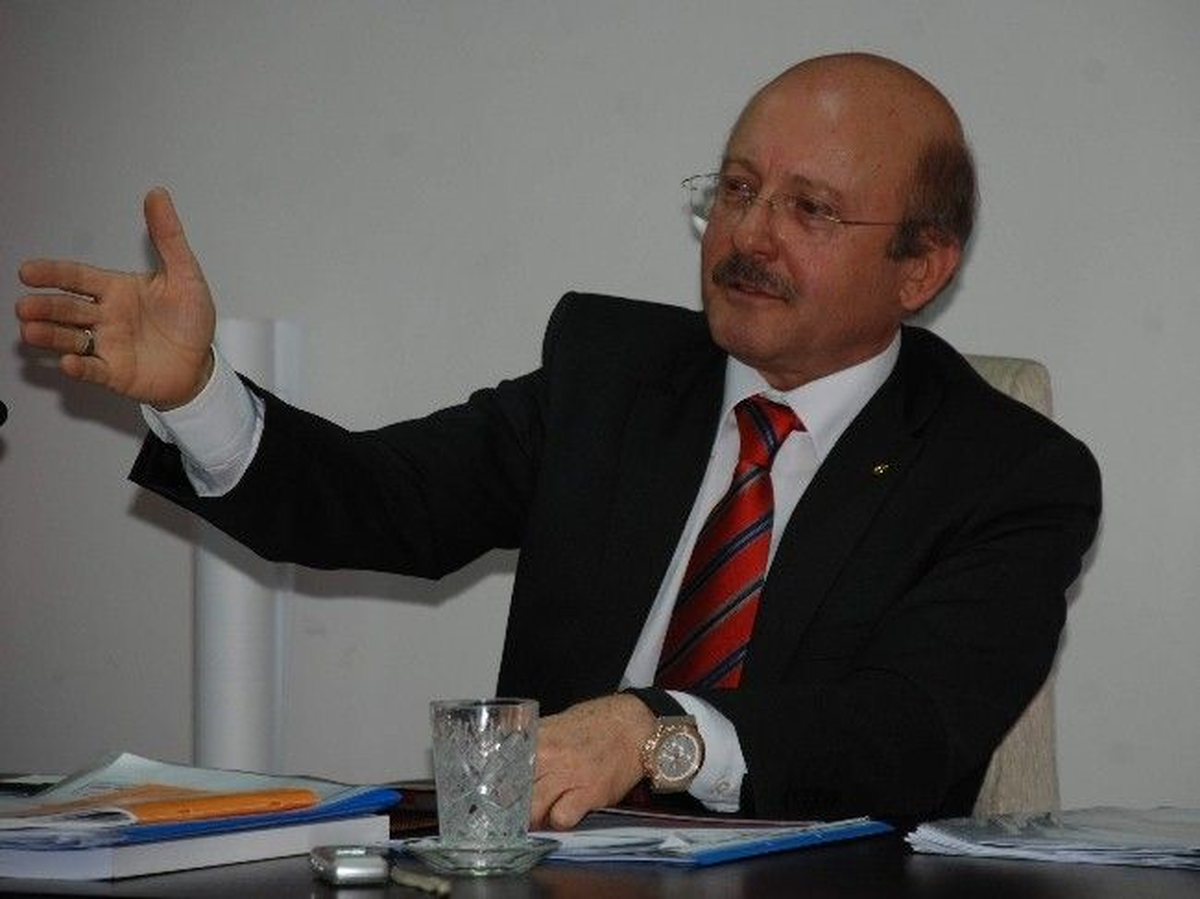 Kastamonu\'daki Muhtarlara ve Belediye Üyelerine Plaket