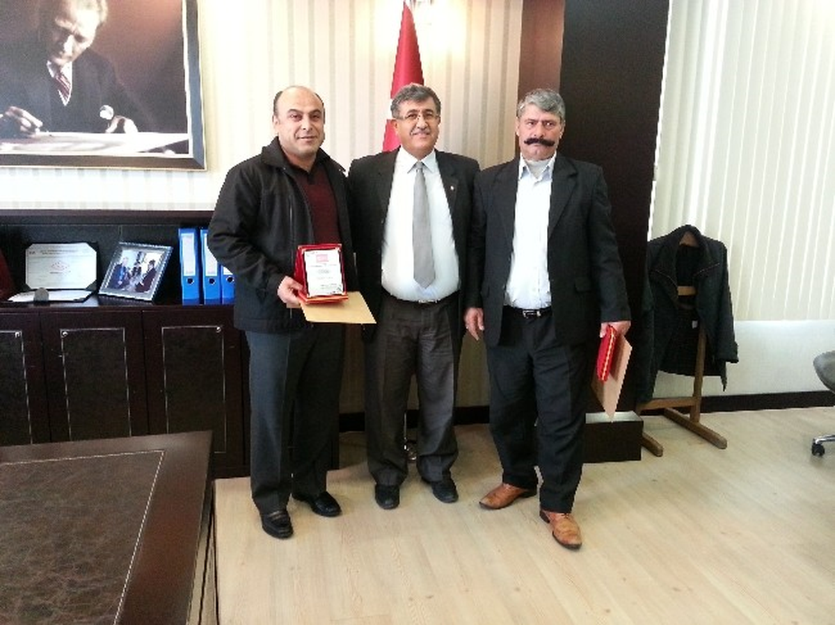 Kaymakam Bulgurlu\'dan Muhtarlara Plaket ve Teşekkür Belgesi