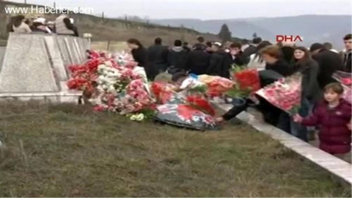 Kosova\'da Reçak Katliamı Kurbanları Anıldı